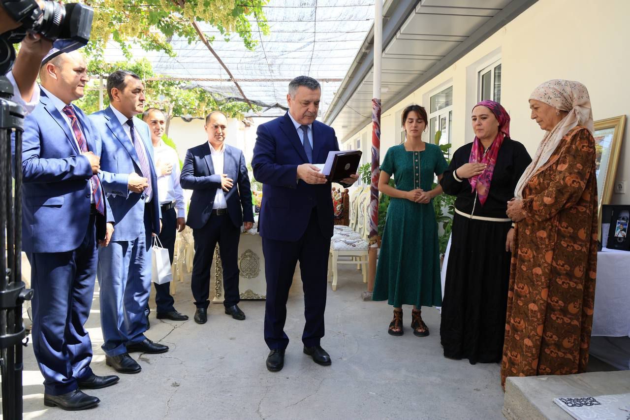 https://api3.fergana.uz/files/150000/news/news_1756280849420.jpg