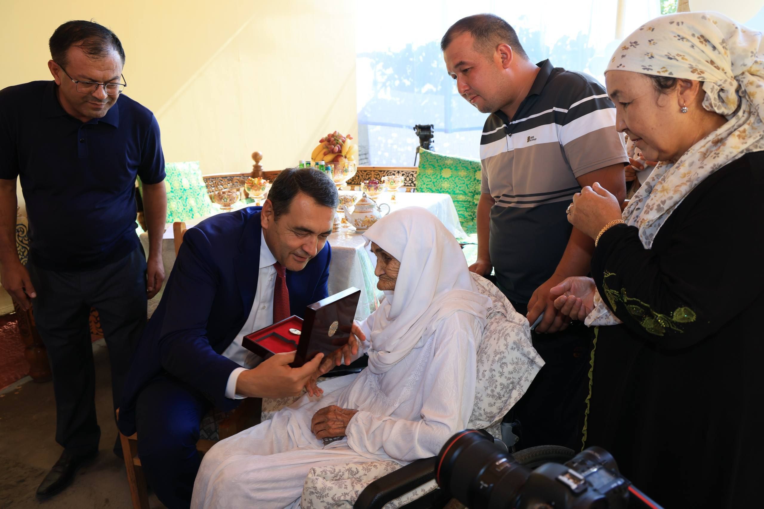 https://api3.fergana.uz/files/150000/news/news_1756391030773.jpg
